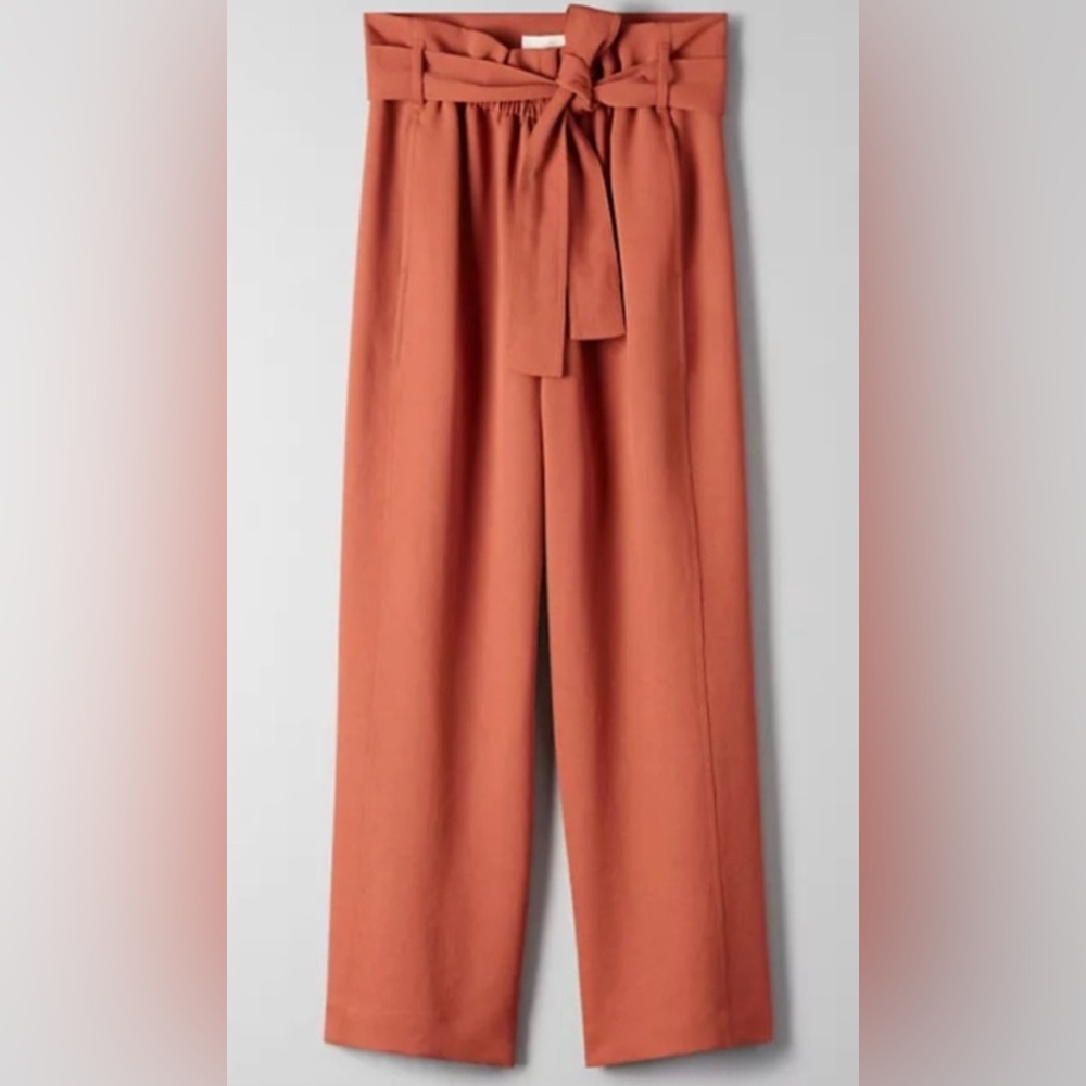 Aritzia Wilfred Gélas Cropped Wide Leg Paper Bag Trousers
Sz 4
Perfect condition